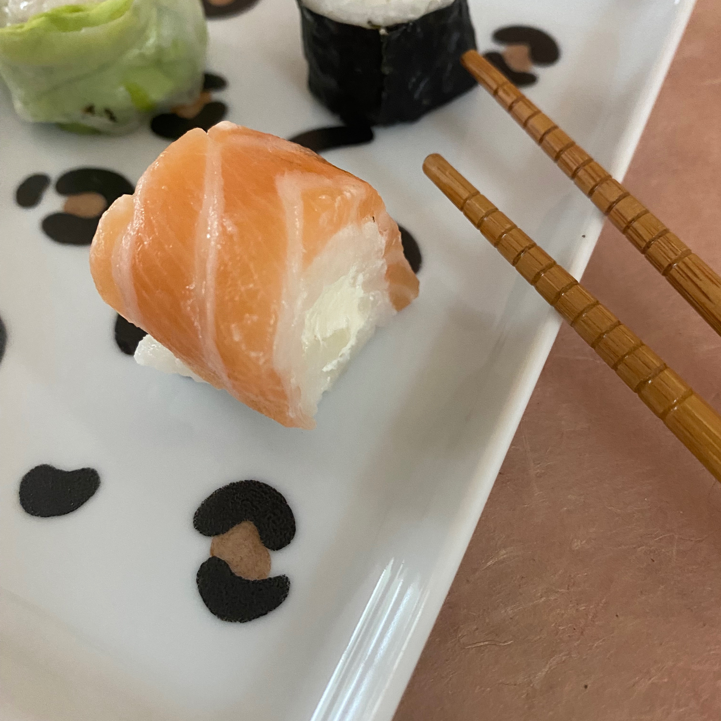 Petit plateau sushi léopard, vaisselle artisanale made in France
