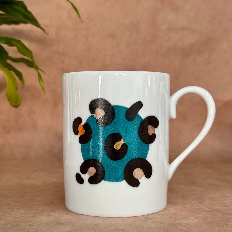 Tasse artisanale, motif léopard vert russe peint à la main- style balzac paris